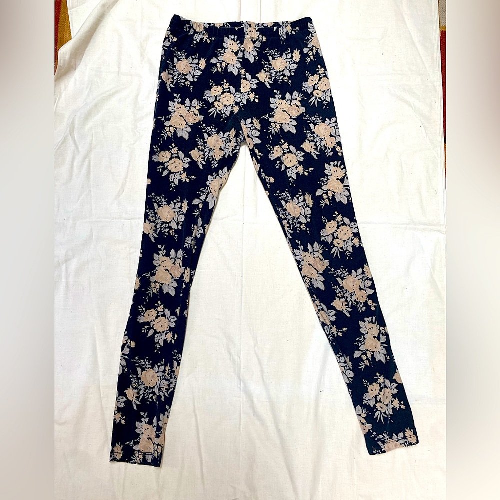 Floral on Black Cotton Leggings 💛 Large✨ Forever 21